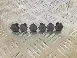 Болт маховика