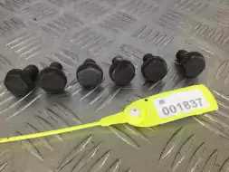 Болт маховика