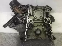 Крышка двигателя передняя