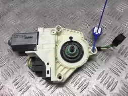 Моторчик стеклоподъемника передний правый