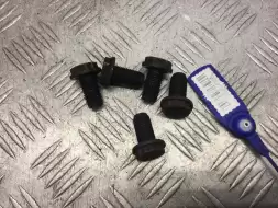 Болт маховика