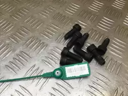 Болт маховика