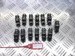 Коромысло клапана (рокер)