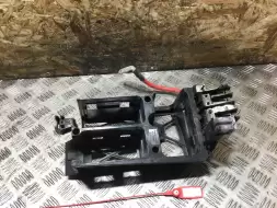 Крепление блока предохранителей