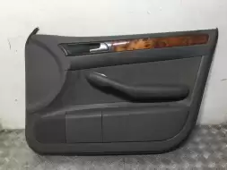 Обшивка двери передней правой (дверная карта)