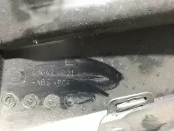 Обшивка двери передней левой (дверная карта)