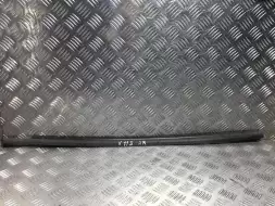 Молдинг стекла двери передней правой наружный