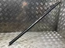 Молдинг стекла двери задней правой наружный