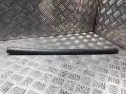 Молдинг стекла двери передней правой наружный