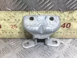 Петля двери задней левой