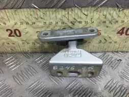 Петля двери задней правой