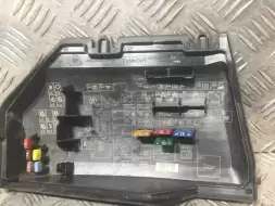 Крышка блока предохранителей