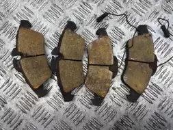 Тормозные колодки передние