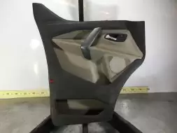 Обшивка двери передней левой (дверная карта)