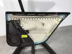 Обшивка двери задней левой (дверная карта)