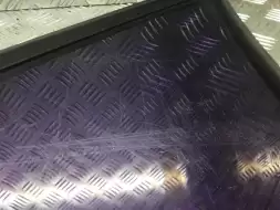 Стекло двери задней левой