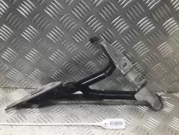 Петля крышки багажника