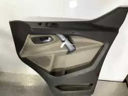 Обшивка двери передней правой (дверная карта)