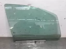 Стекло двери передней правой