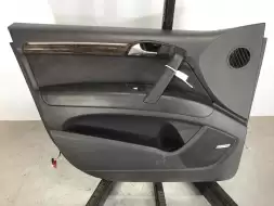 Обшивка двери передней левой (дверная карта)