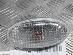 Повторитель передний правый