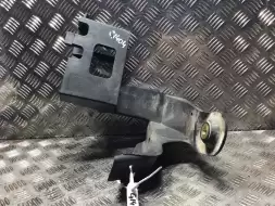 Крепление блока предохранителей