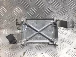 Кронштейн блока управления двигателем