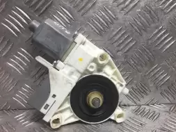 Моторчик стеклоподъемника задний правый