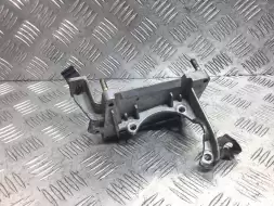 Кронштейн блока управления двигателем