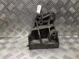 Кронштейн двигателя