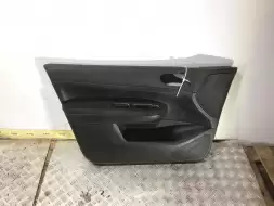 Обшивка двери передней левой (дверная карта)