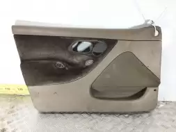 Обшивка двери передней левой (дверная карта)