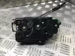 Замок двери передней правой