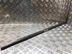 Молдинг стекла двери задней правой наружный