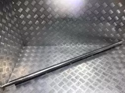 Молдинг стекла двери передней левой наружный