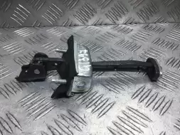 Ограничитель открывания двери задней