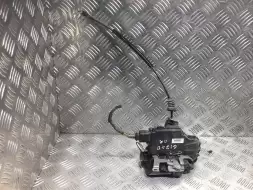 Замок двери передней левой