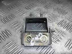 Петля крышки багажника