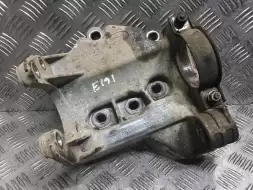 Кронштейн полуоси