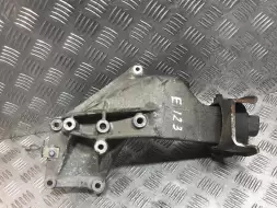 Кронштейн полуоси