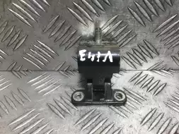 Петля крышки багажника