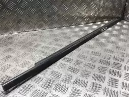 Молдинг стекла двери задней правой наружный