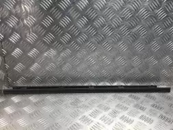 Молдинг стекла двери передней правой наружный