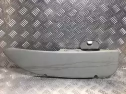 Обшивка двери передней правой (дверная карта)