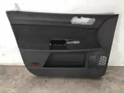 Обшивка двери передней левой (дверная карта)
