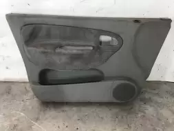 Обшивка двери передней левой (дверная карта)