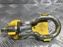 Крюк буксировочный