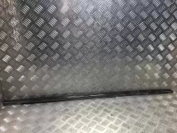 Молдинг стекла двери задней правой наружный