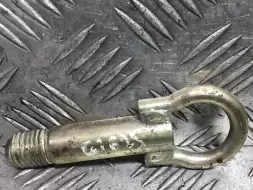 Крюк буксировочный