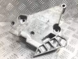 Кронштейн двигателя